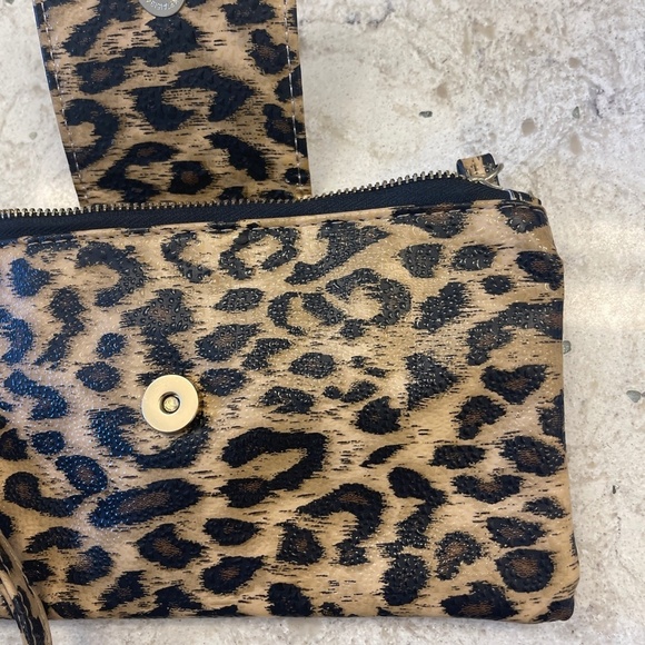 Animal Print‎ wristlet - Picture 7 of 7